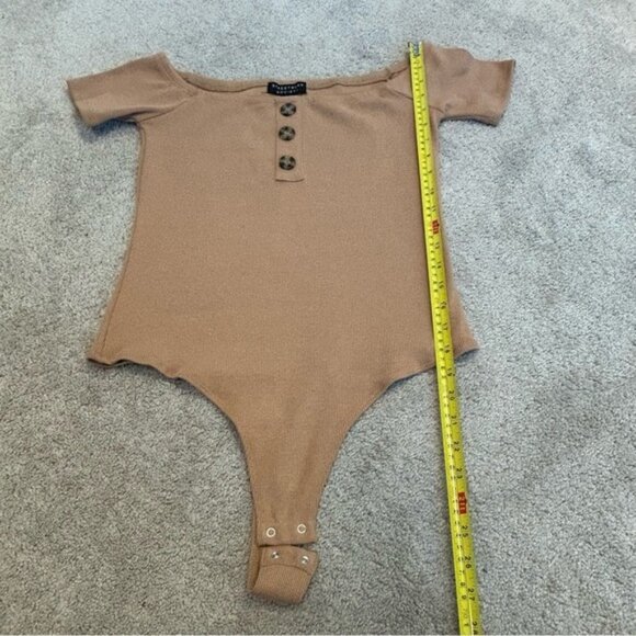 Streetwear Society tan brown ribbed short sleeve off the shoulder bodysuit Sz L - Picture 5 of 9